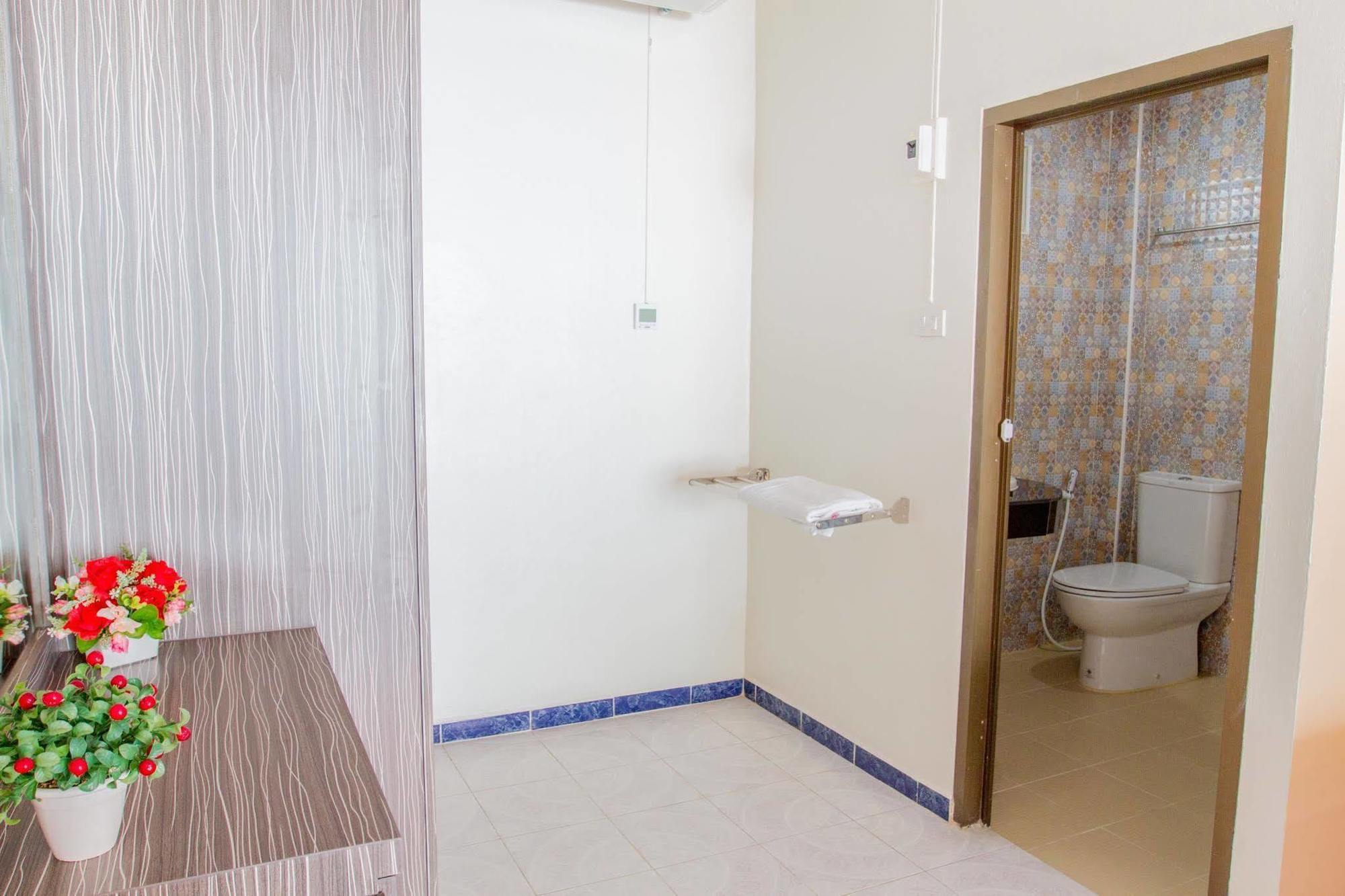 Valero Guesthouse Phuket Exterior foto