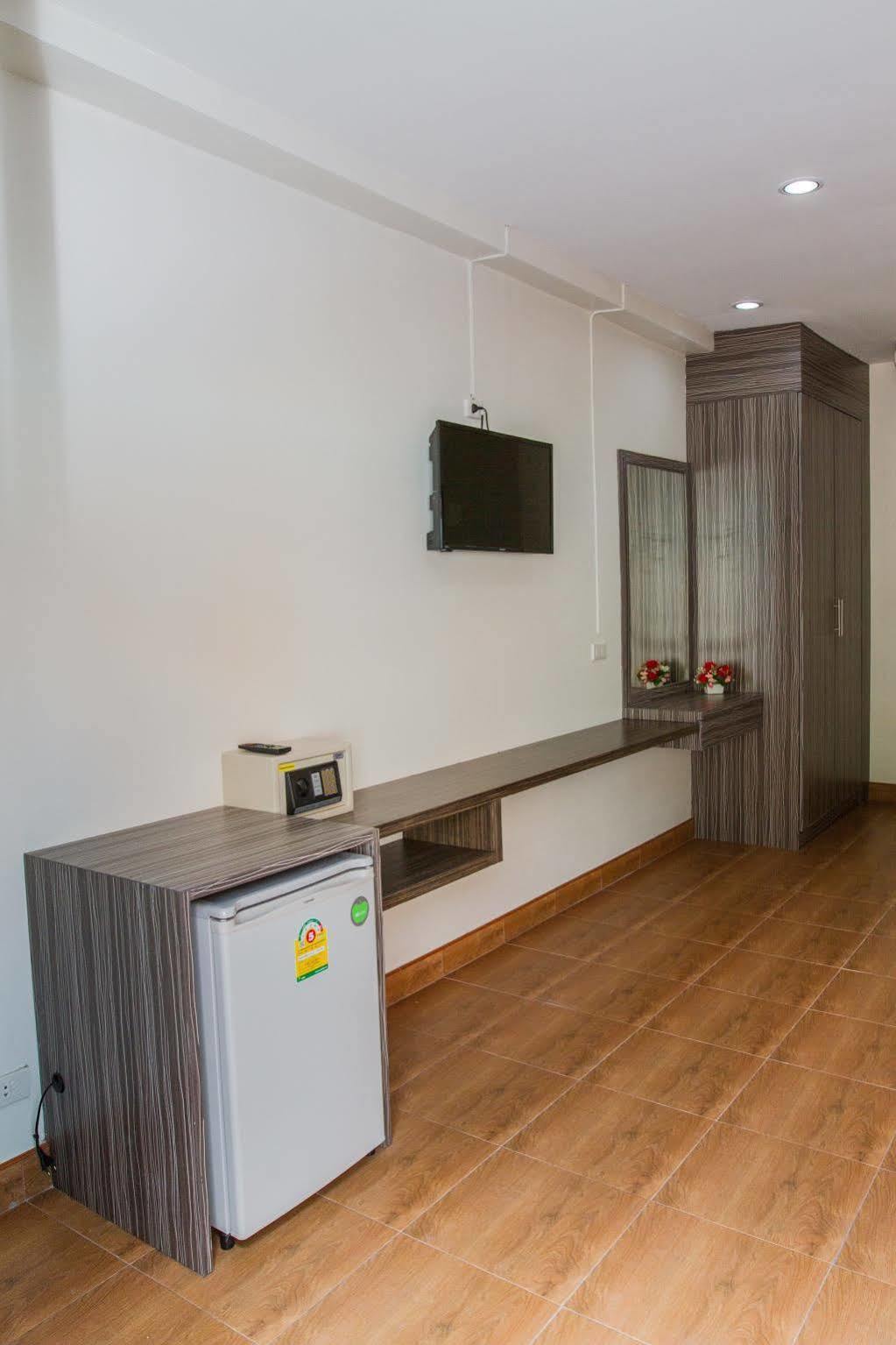 Valero Guesthouse Phuket Exterior foto